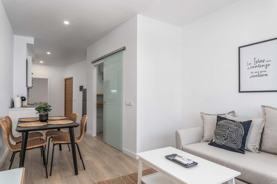 Kitchen or kitchenette, Seating area, Dining area