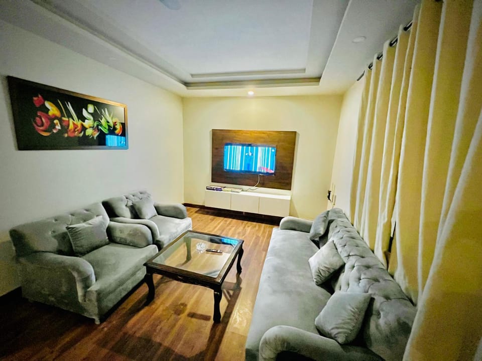 Communal lounge/ TV room