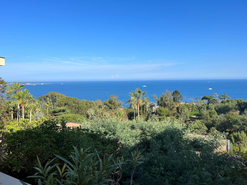 Appart 2P Vue Mer Panoramique Cannes Eden Apartment in Cannes