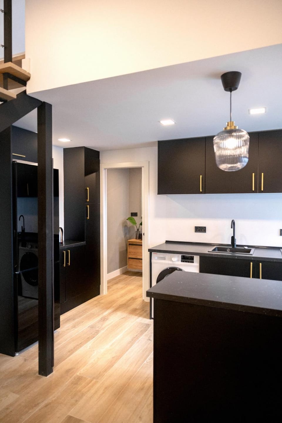 Kitchen or kitchenette, minibar, stove