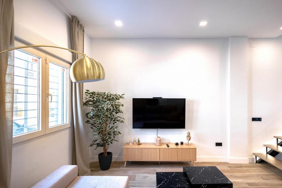 TV and multimedia, Living room, Seating area, Evening entertainment