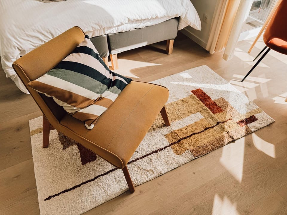 Bed, Living room, Photo of the whole room, Seating area, Bedroom