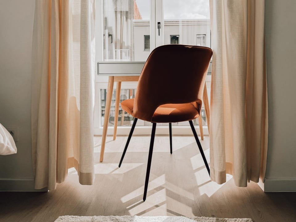 Bed, Living room, Photo of the whole room, Seating area, Bedroom