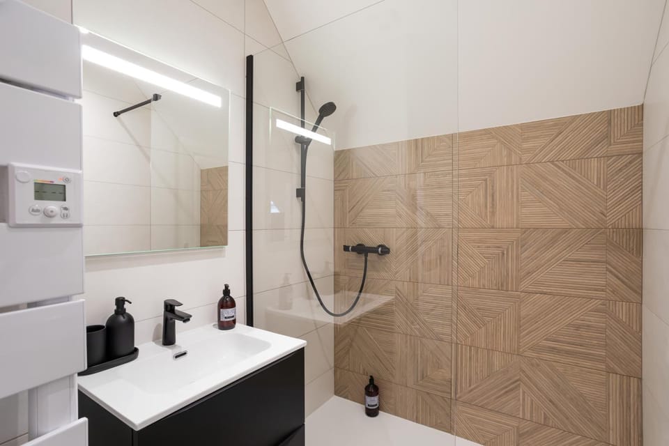 Shower, Bathroom