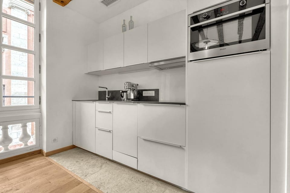Kitchen or kitchenette