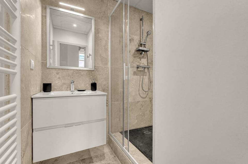 Shower, Bathroom