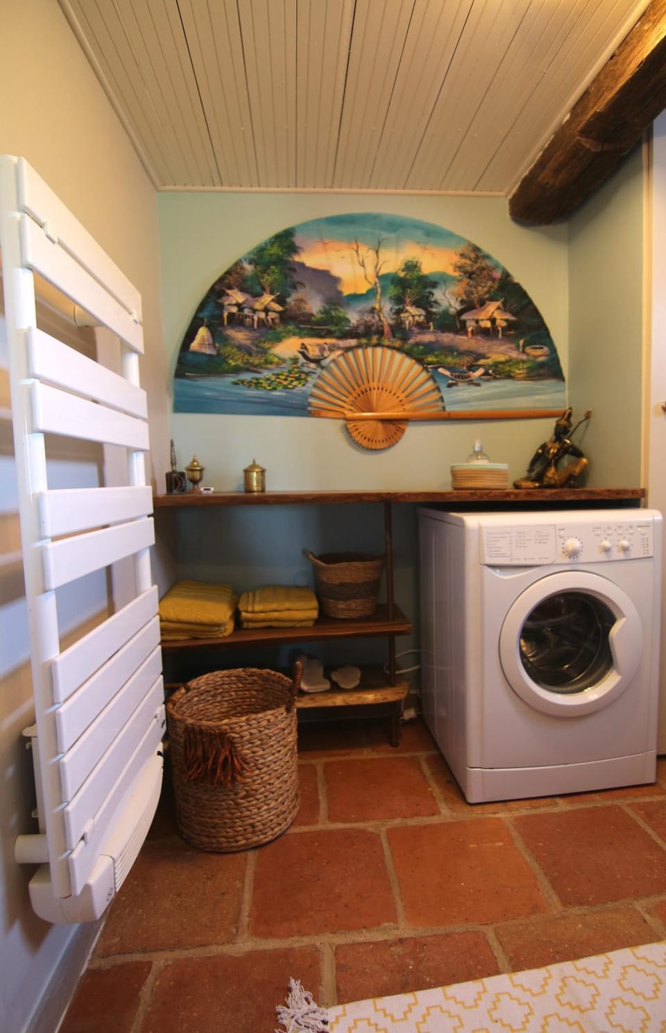 Bathroom, washing machine