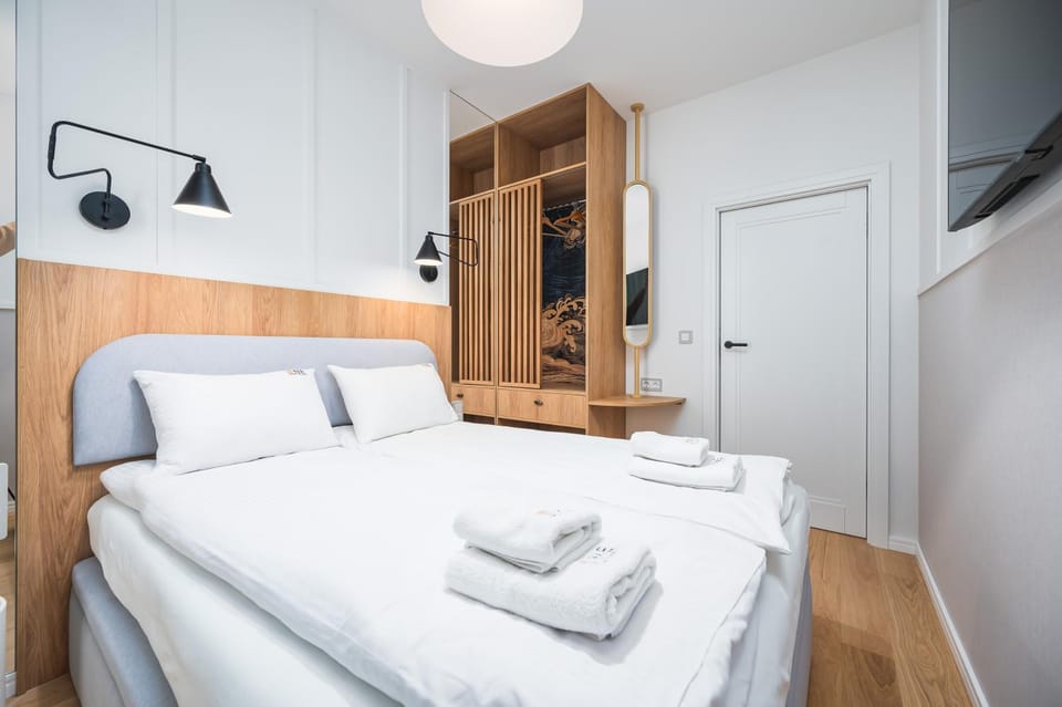 Bed, Bedroom, towels, wardrobe