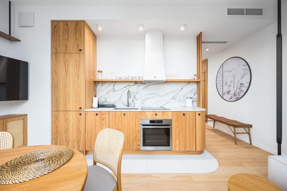 Kitchen or kitchenette, Seating area, Dining area, stove