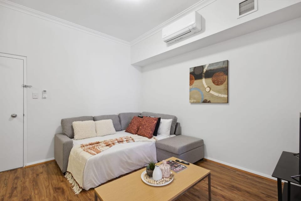1BDR 1BTH 1PRK - James Street Joy Apartment in Perth