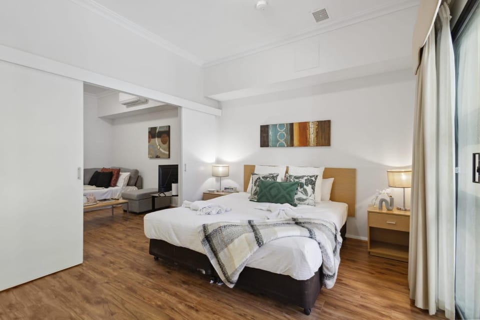1BDR 1BTH 1PRK - James Street Joy Apartment in Perth