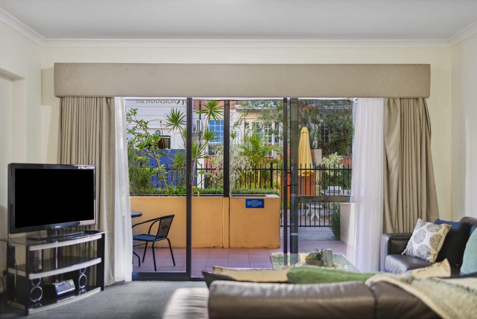 3BDR 2BTH 1PRK - Northbridge Townhouse Apartment in Perth