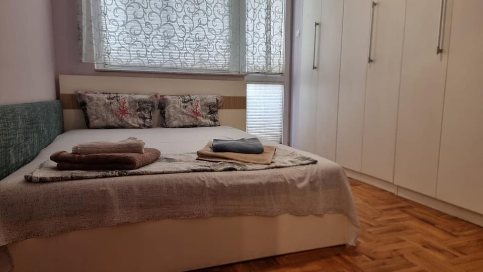 Bed, Photo of the whole room, Bedroom, towels, wardrobe