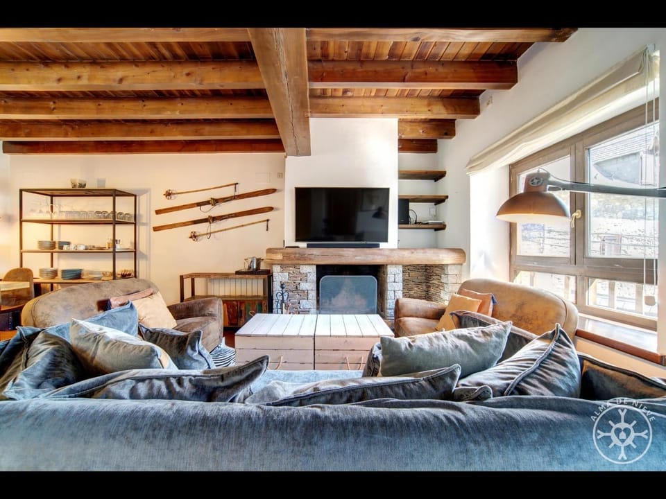 CASA TICOLET de Alma de Nieve House in Catalonia