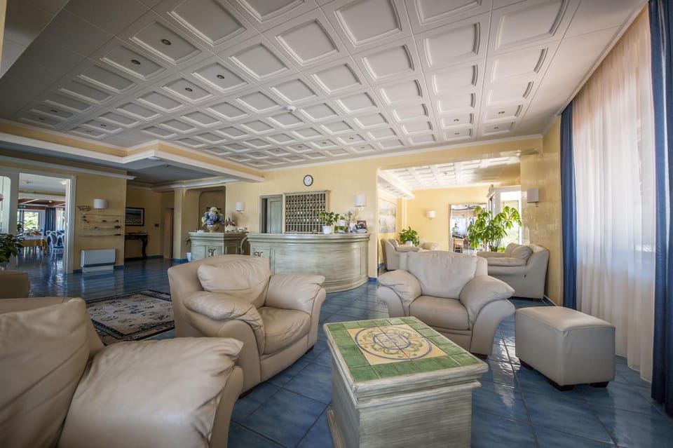Lobby or reception, Lounge or bar