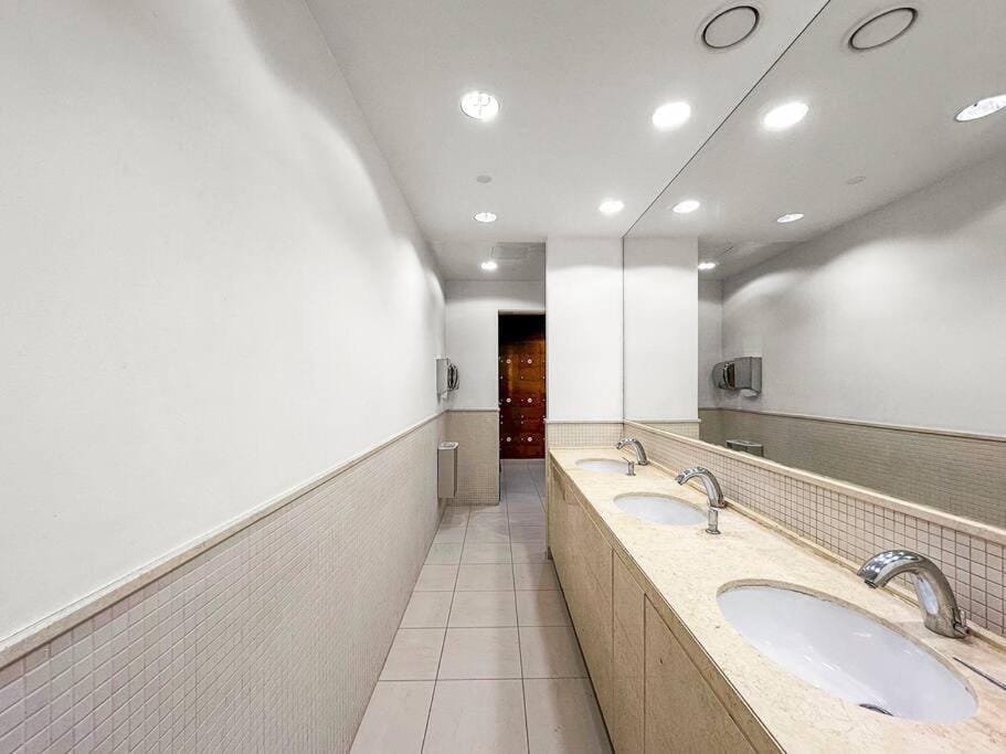 FIRST CLASS 2BR Incredible Burj Khalifa View Apartment in Dubai