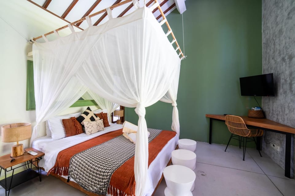 Bed, TV and multimedia, Bedroom, wardrobe