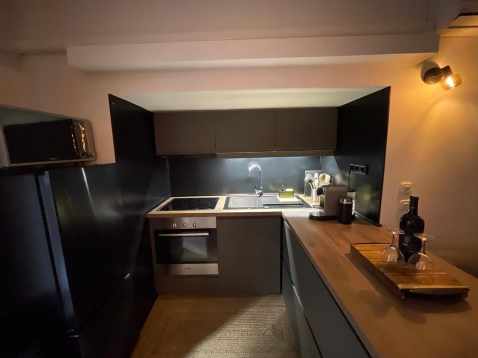 Kitchen or kitchenette, pet friendly, stove
