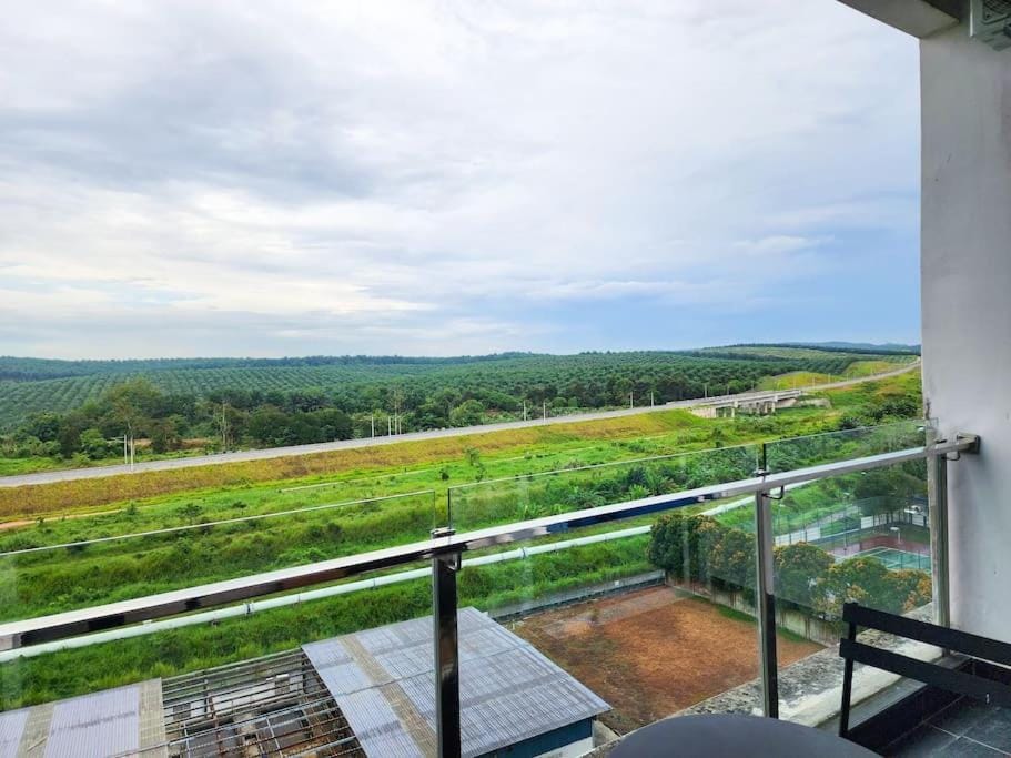 Railway Stylish Homestay (3BR3B) 6pax by Cowidea Apartment in Johor Bahru