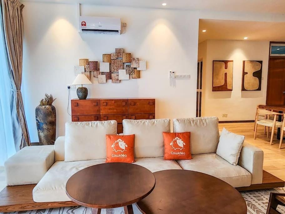 Railway Stylish Homestay (3BR3B) 6pax by Cowidea Apartment in Johor Bahru