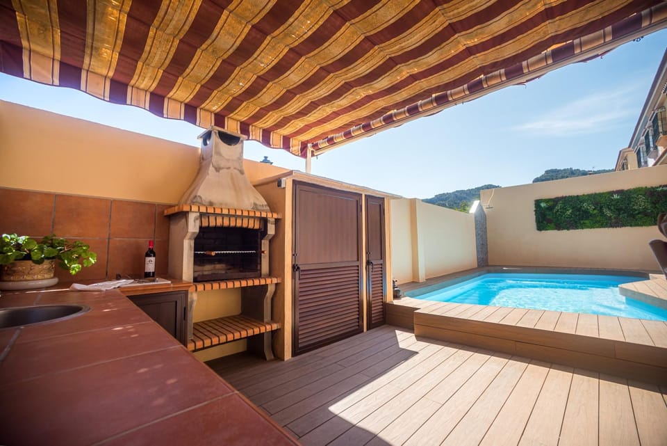 Patio, Balcony/Terrace, Swimming pool, sunbed