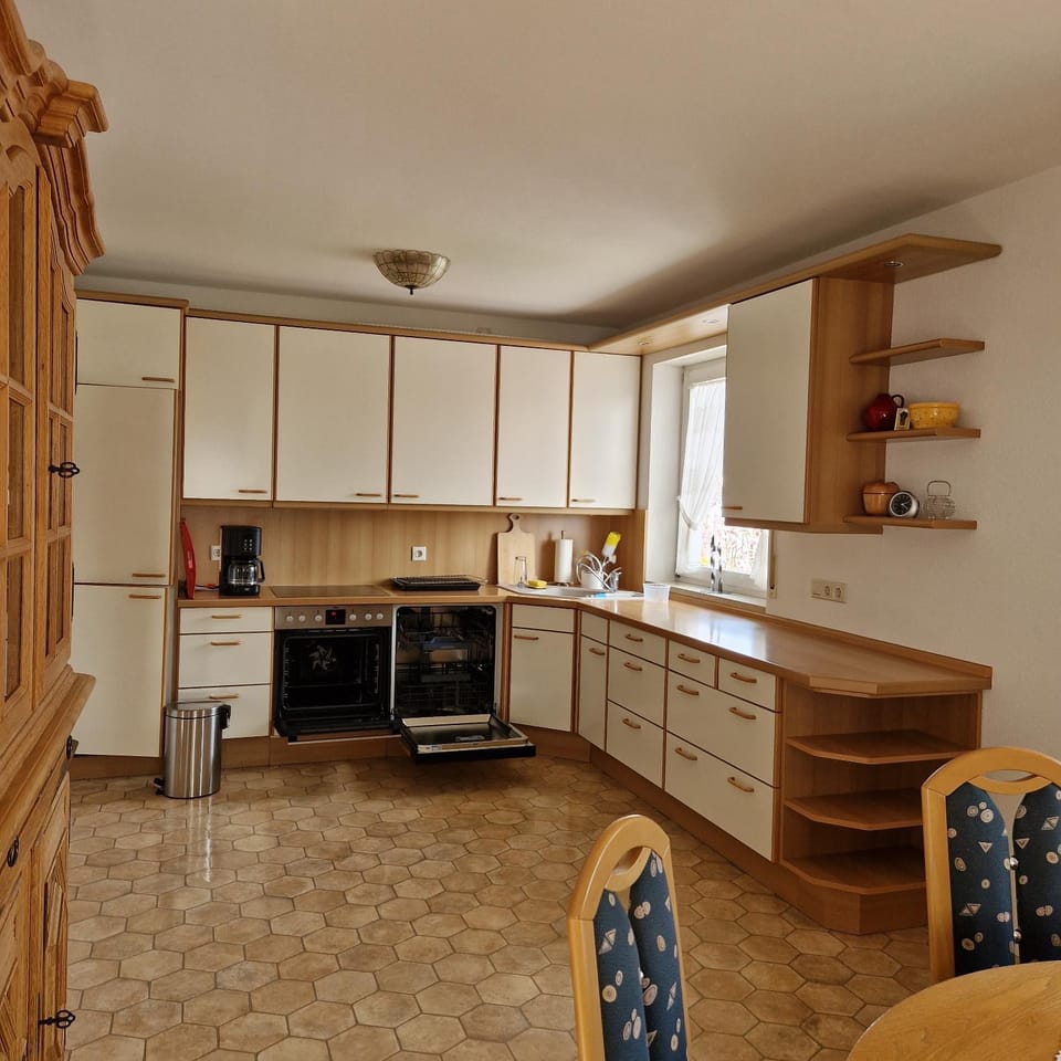 Kitchen or kitchenette, Living room