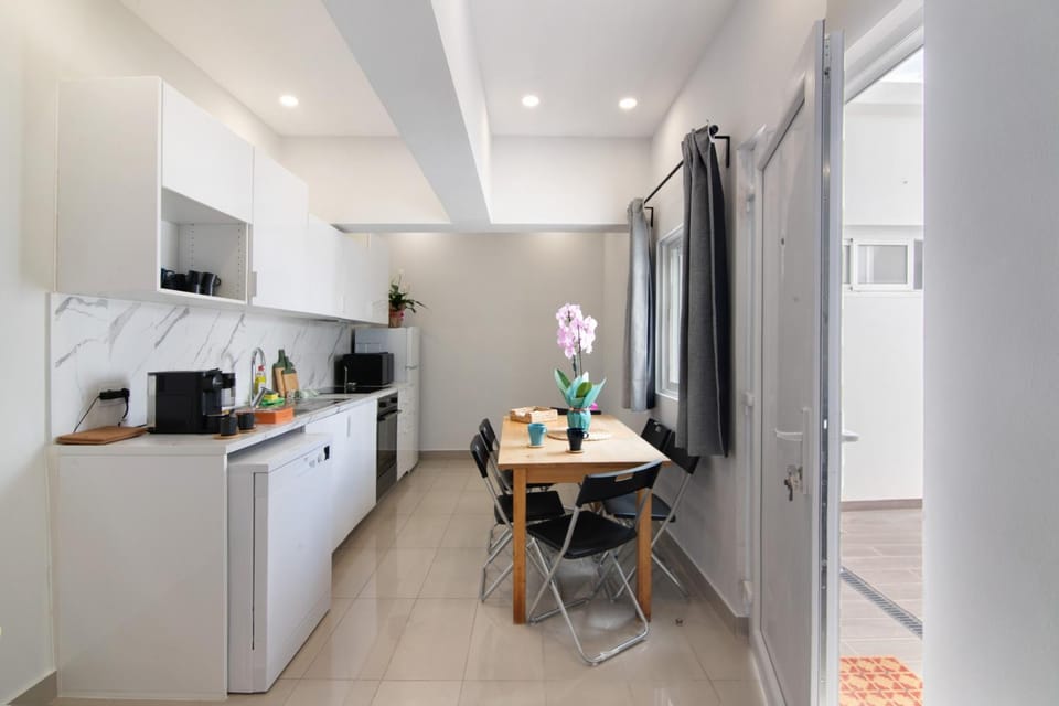 Kitchen or kitchenette, Living room
