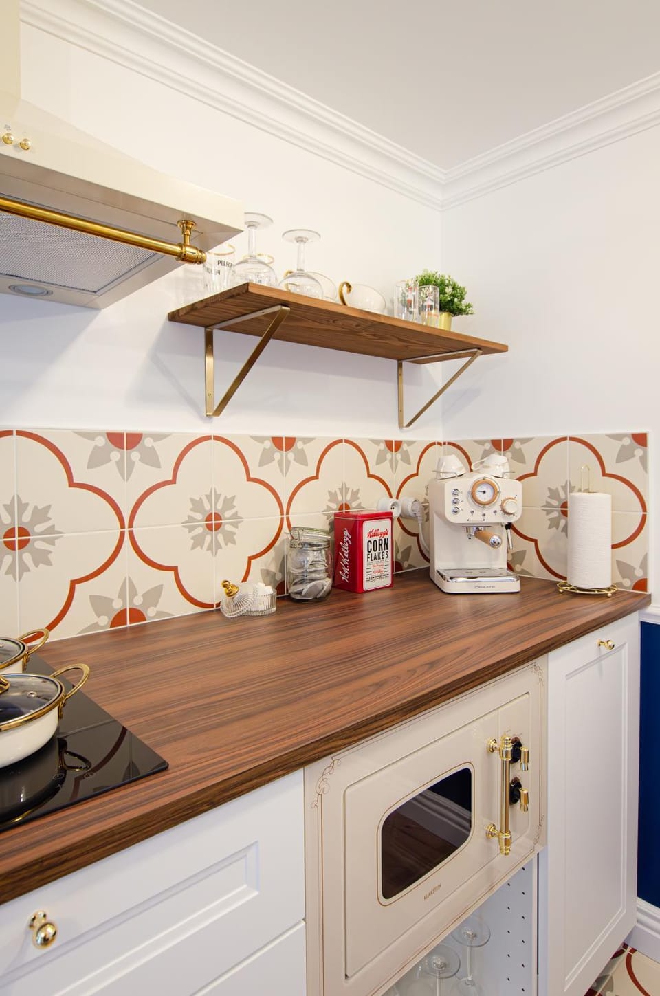 Coffee/tea facilities, dishwasher, minibar, kitchen