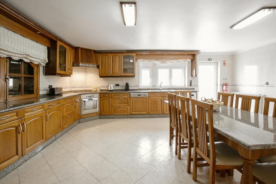 Kitchen or kitchenette, Dining area, dishwasher, minibar, pet friendly, stove