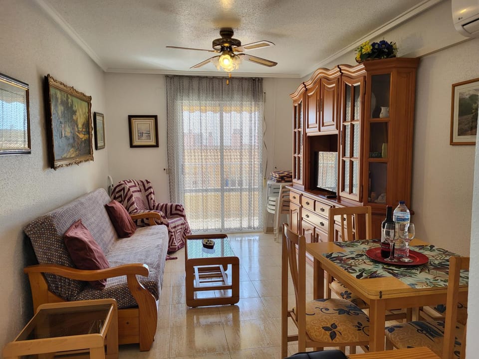 TV and multimedia, Seating area, Dining area