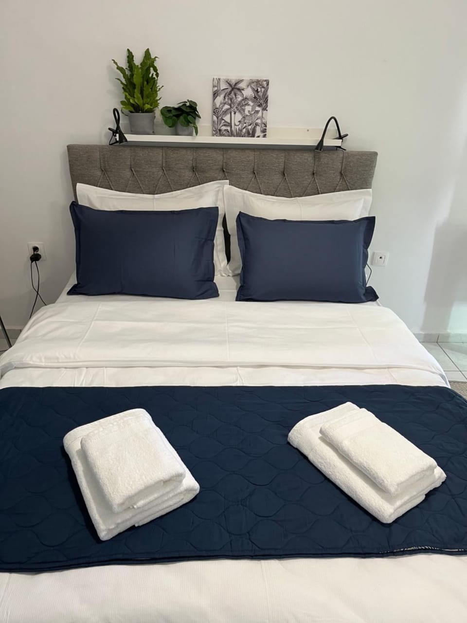 Bed, Bedroom, towels, towels