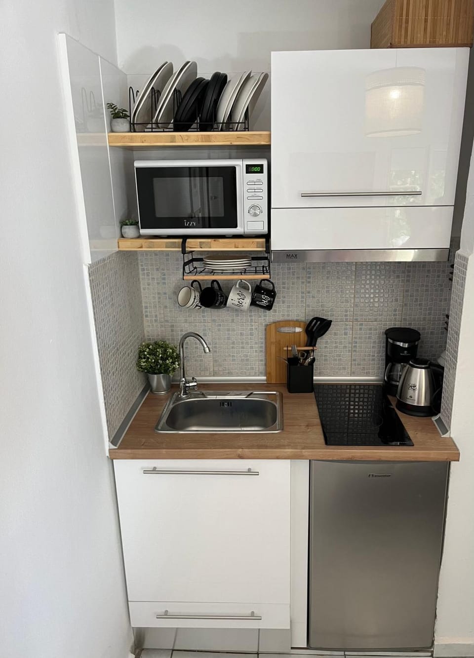 Kitchen or kitchenette, minibar, stove, stove, kitchen, kitchen