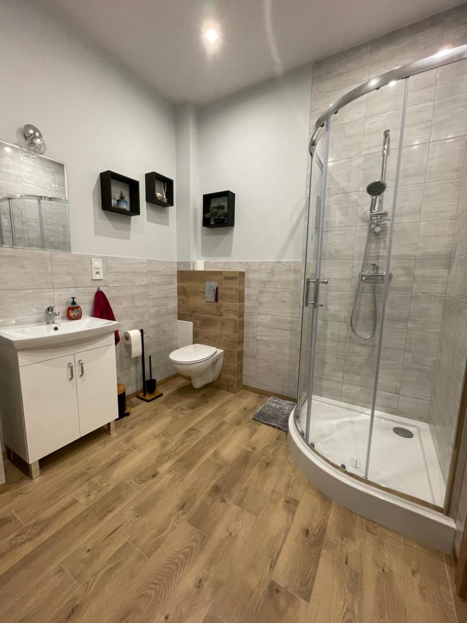 Shower, Toilet