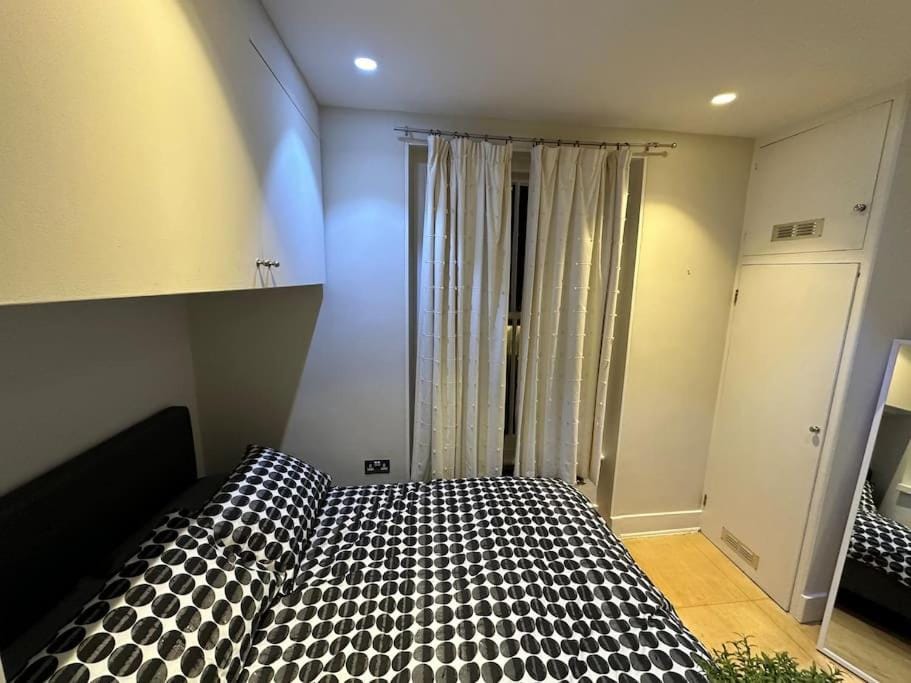 Comfortable flat near Portobello Rd Apartment in London