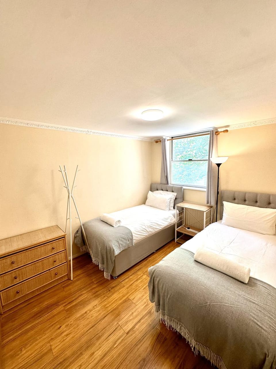 Photo of the whole room, Bedroom
