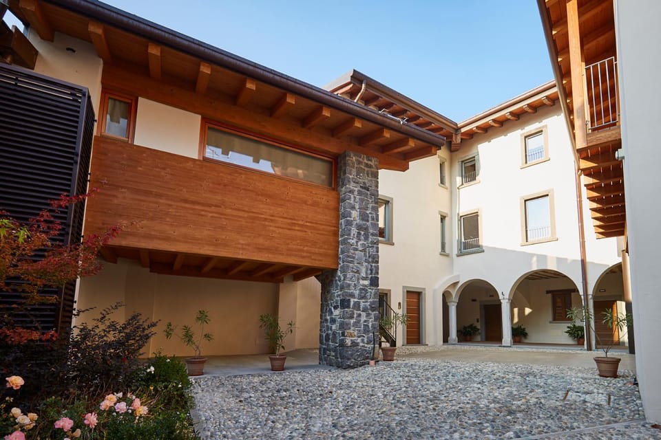Palazzo Eleonora Bed and Breakfast in Province of Brescia