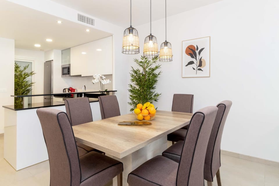 Seating area, Dining area