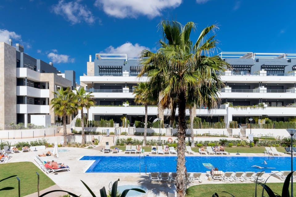 Pool view, Swimming pool, sunbed