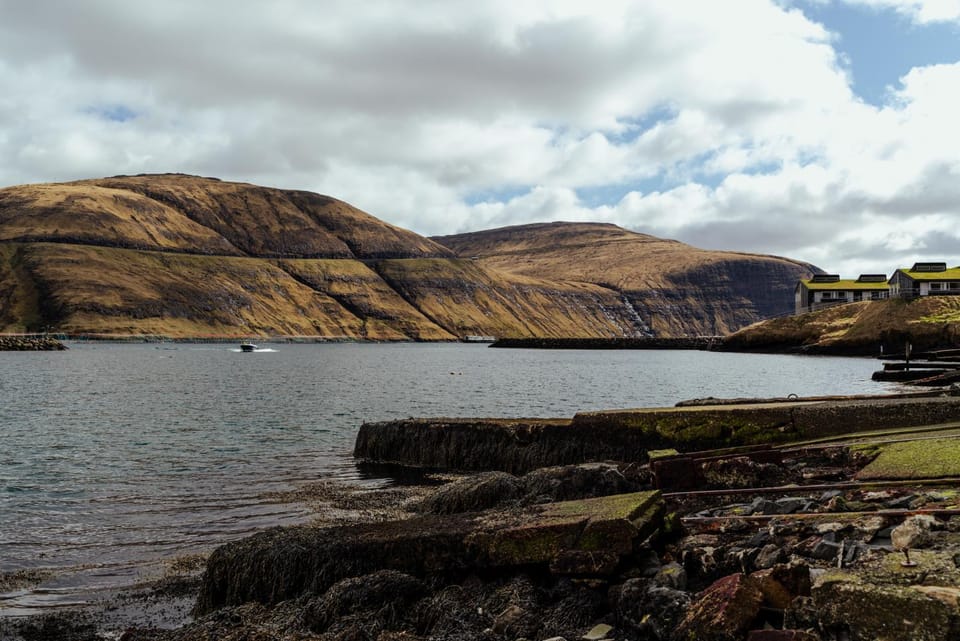 Nearby landmark, Day, Natural landscape