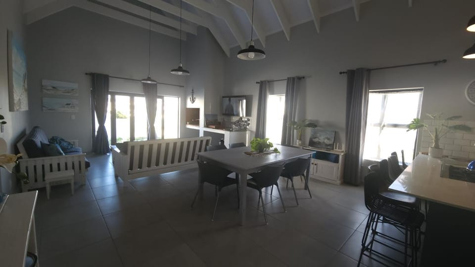 BBQ facilities, Living room