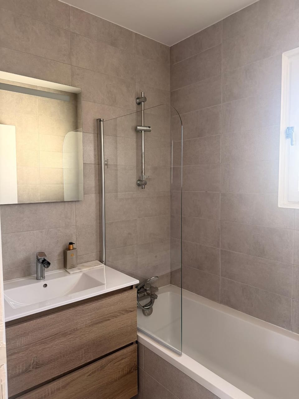 Maison prairie en fleurs House in Île-de-France