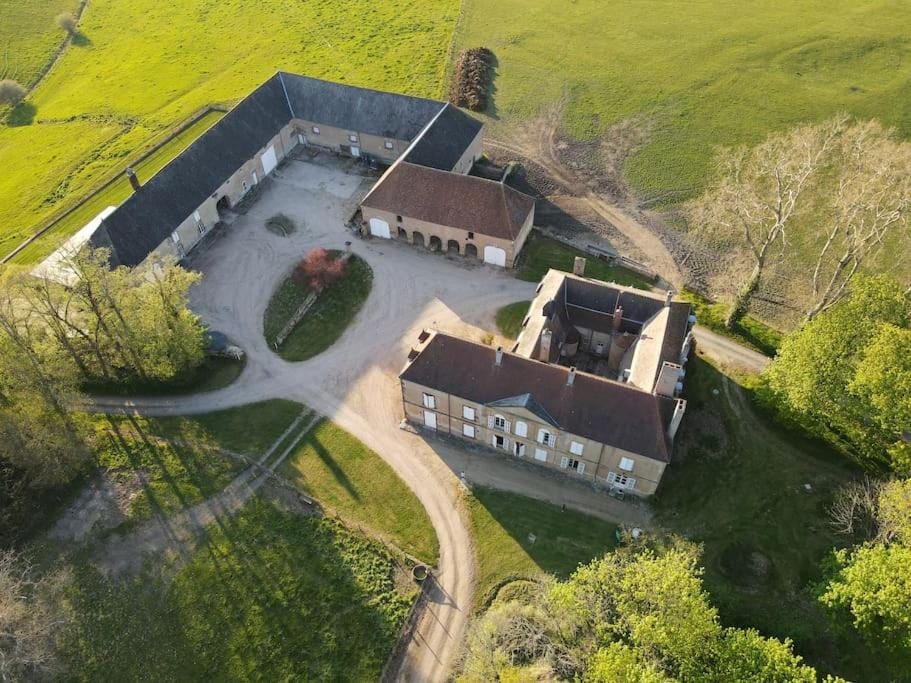 Maison au milieu d'un parc House in Auvergne-Rhône-Alpes