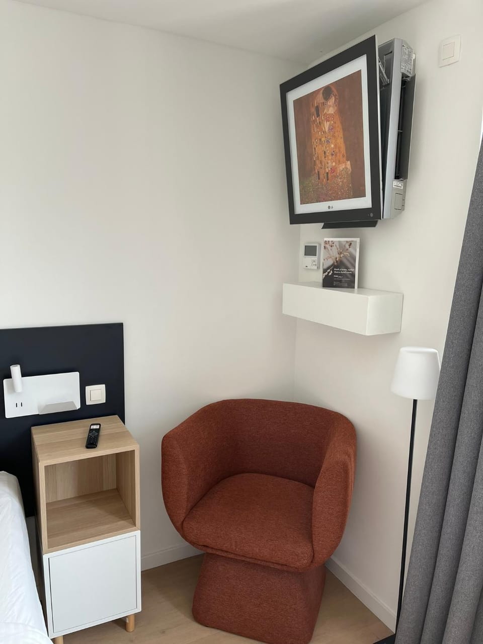 TV and multimedia, Living room, Seating area, hair dresser