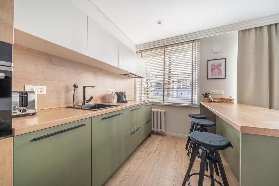 Coffee/tea facilities, Kitchen or kitchenette, Dining area, minibar, oven, pet friendly, stove, toaster