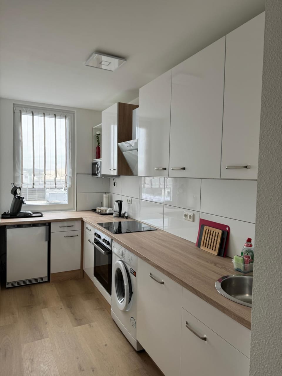 Coffee/tea facilities, Kitchen or kitchenette, minibar, stove