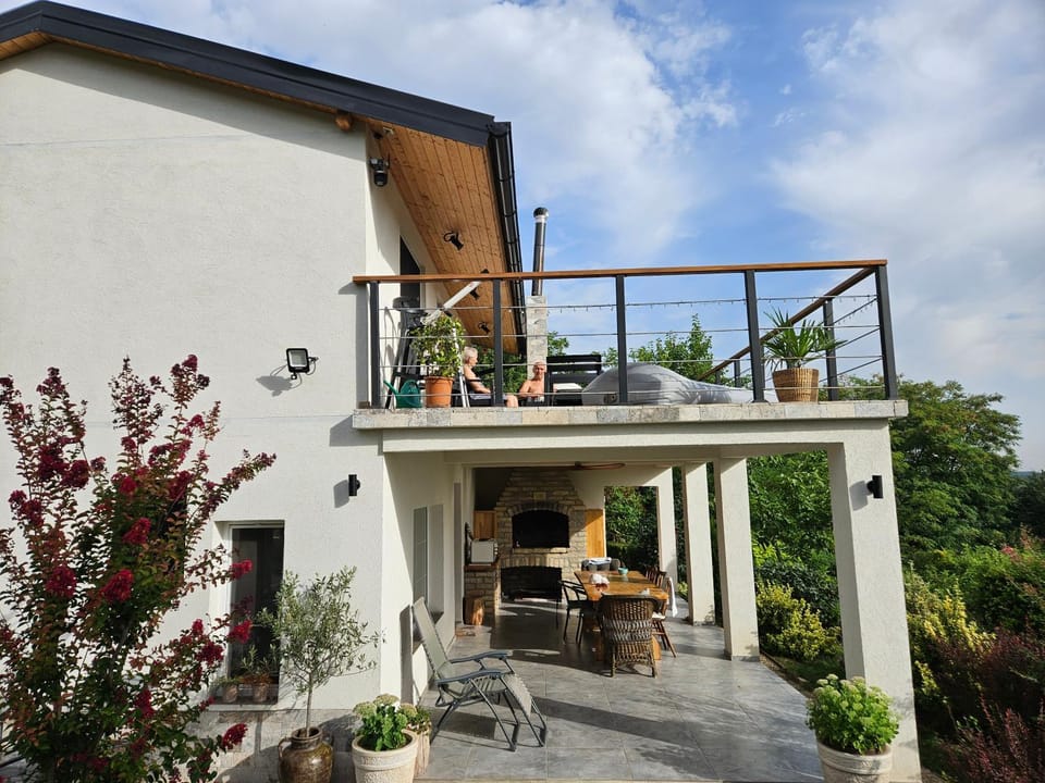 Property building, Patio, Balcony/Terrace