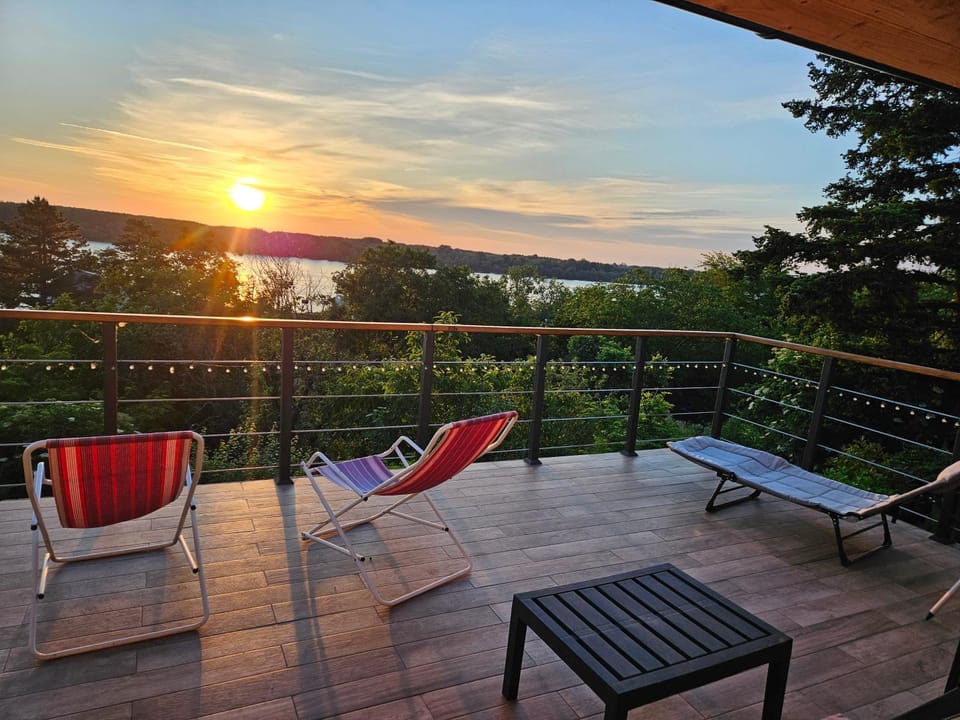 View (from property/room), Balcony/Terrace, Seating area, River view, Sunrise, sunbed