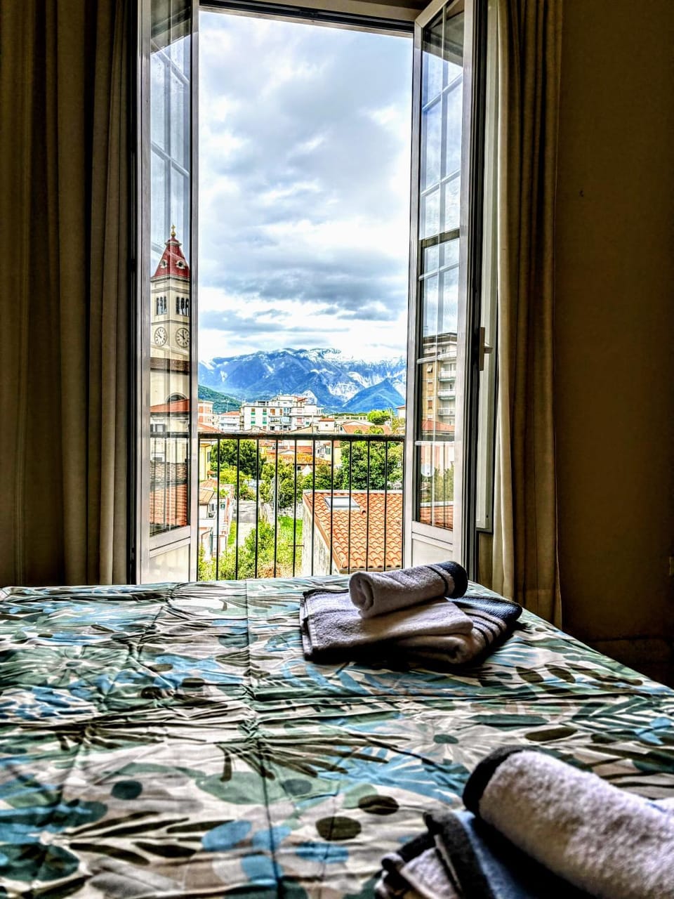 Bed, Natural landscape, View (from property/room), Balcony/Terrace, Photo of the whole room, Bedroom, Mountain view, towels