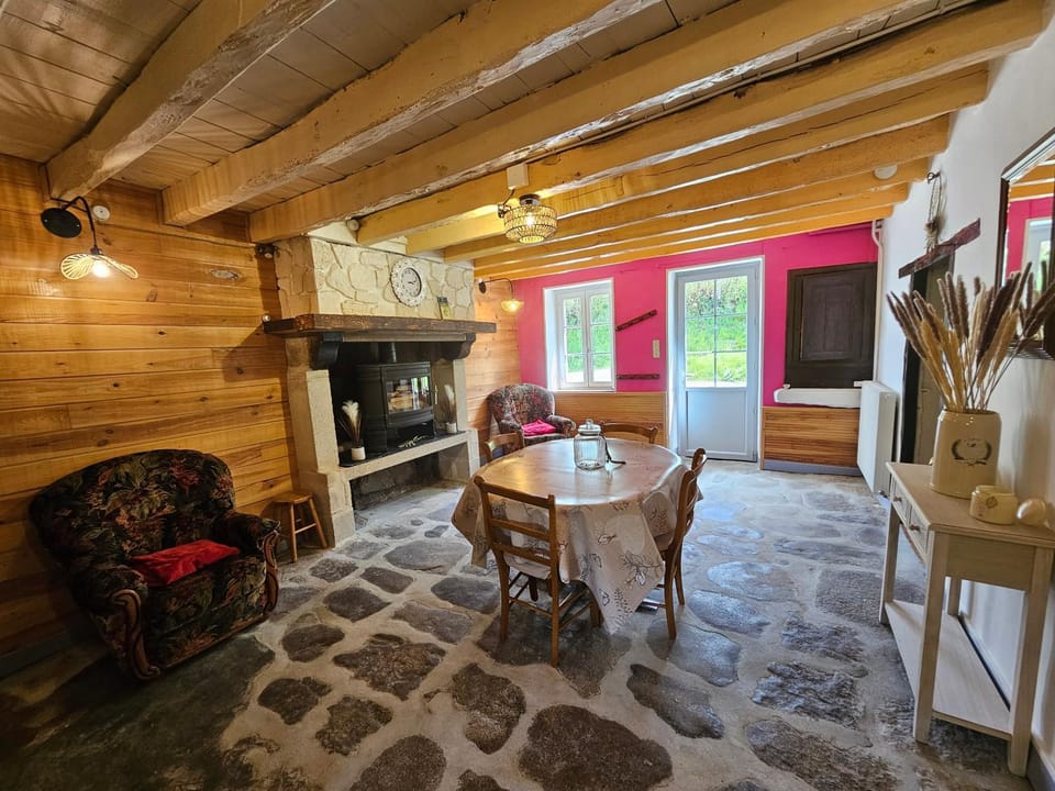 Seating area, Dining area