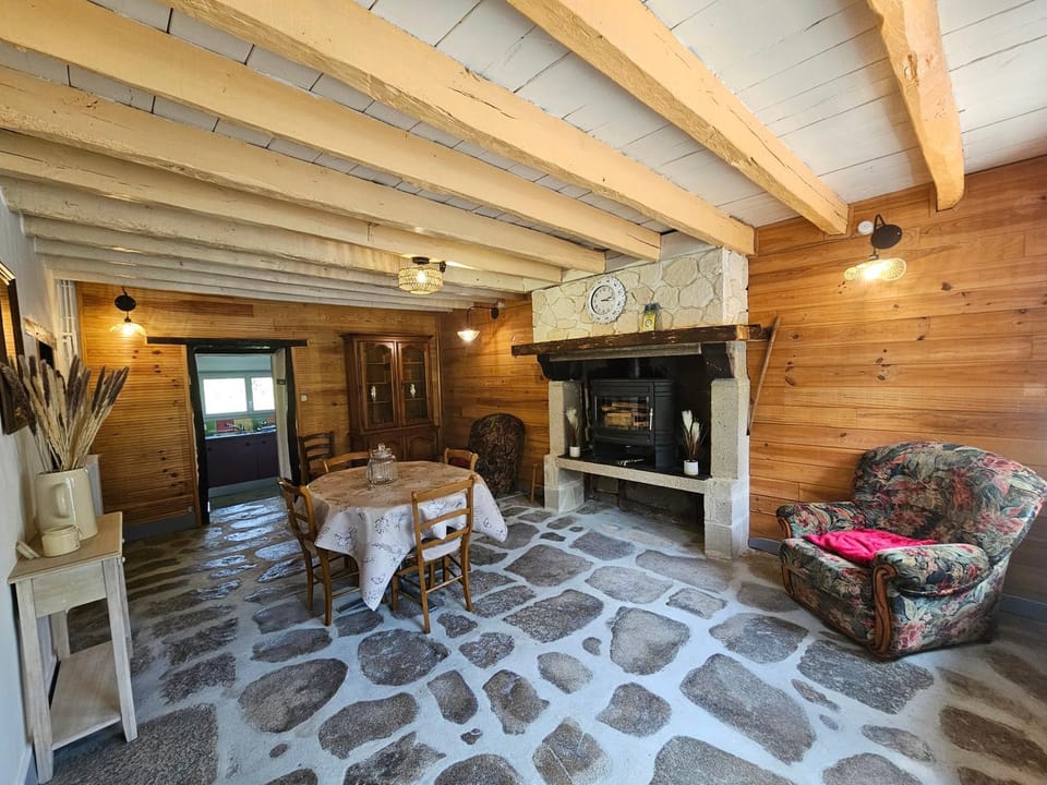 Seating area, Dining area